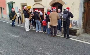 Filarmonica “Giuseppe Verdi” fanno visita alle famiglie per Natale