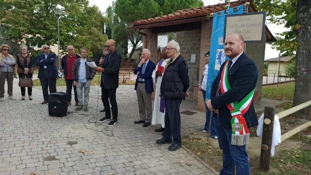 immagine intitolazione giardini pubblici San Donato in poggio a Don Cuba