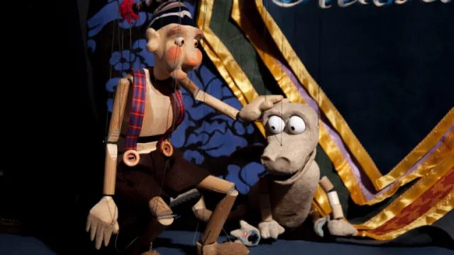 immagine marionette della giullara