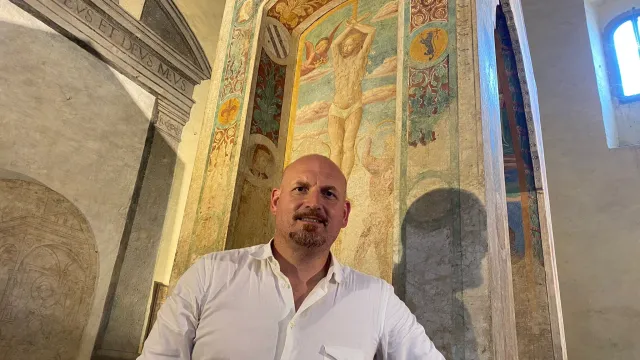 immagine Sindaco Baroncelli con stemma del Comune di Benozzo Gozzoli