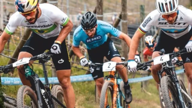foto ciclisti mountain bike