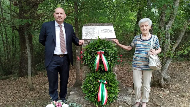 immagine Pratale_Mirella Lotti e Sindaco
