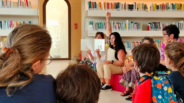 foto incontro in biblioteca